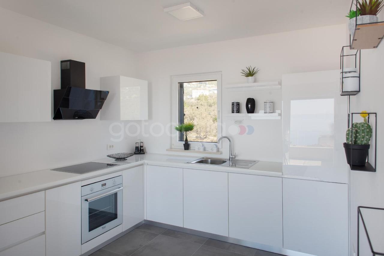 Luxury Apartment Sofia -Free Beach Parking Makarska Esterno foto
