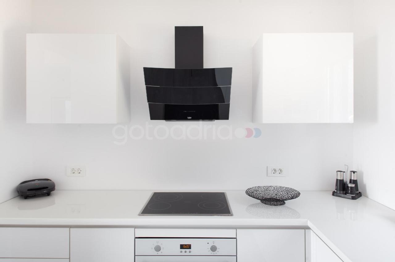 Luxury Apartment Sofia -Free Beach Parking Makarska Esterno foto