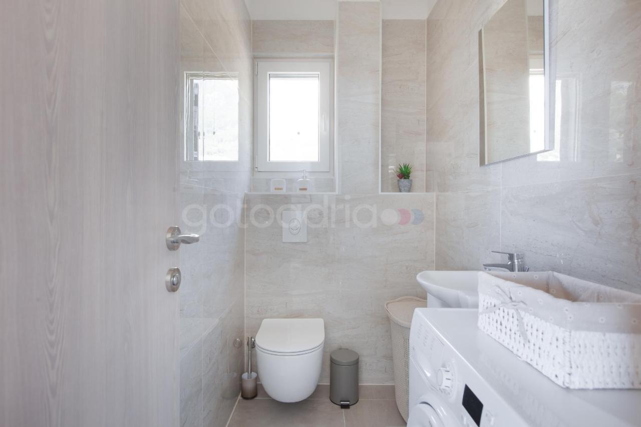 Luxury Apartment Sofia -Free Beach Parking Makarska Esterno foto