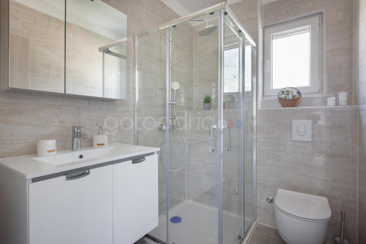 Luxury Apartment Sofia -Free Beach Parking Makarska Esterno foto