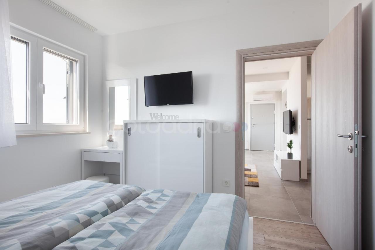 Luxury Apartment Sofia -Free Beach Parking Makarska Esterno foto